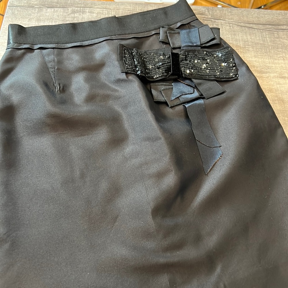 Dolce and Gabbana Made in Italy 100% silk skirt with lining